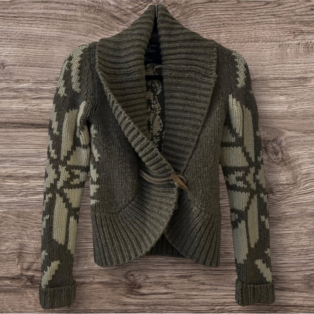 Olive Green Chunky Knit Cardigan with Geometric Pattern